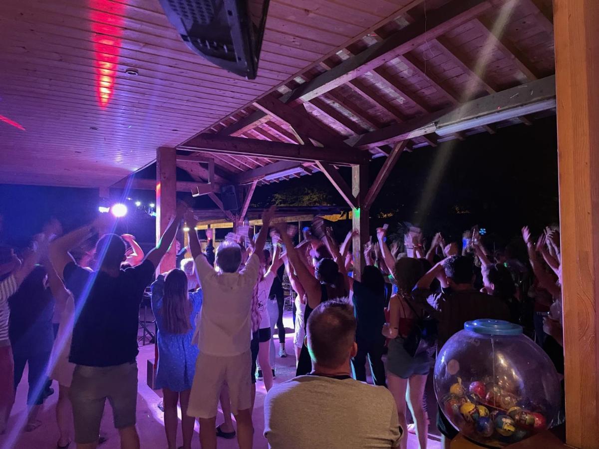 Camping Avec Piscine Et Riviere A Tournon Sur Rhone Ardeche Εξωτερικό φωτογραφία